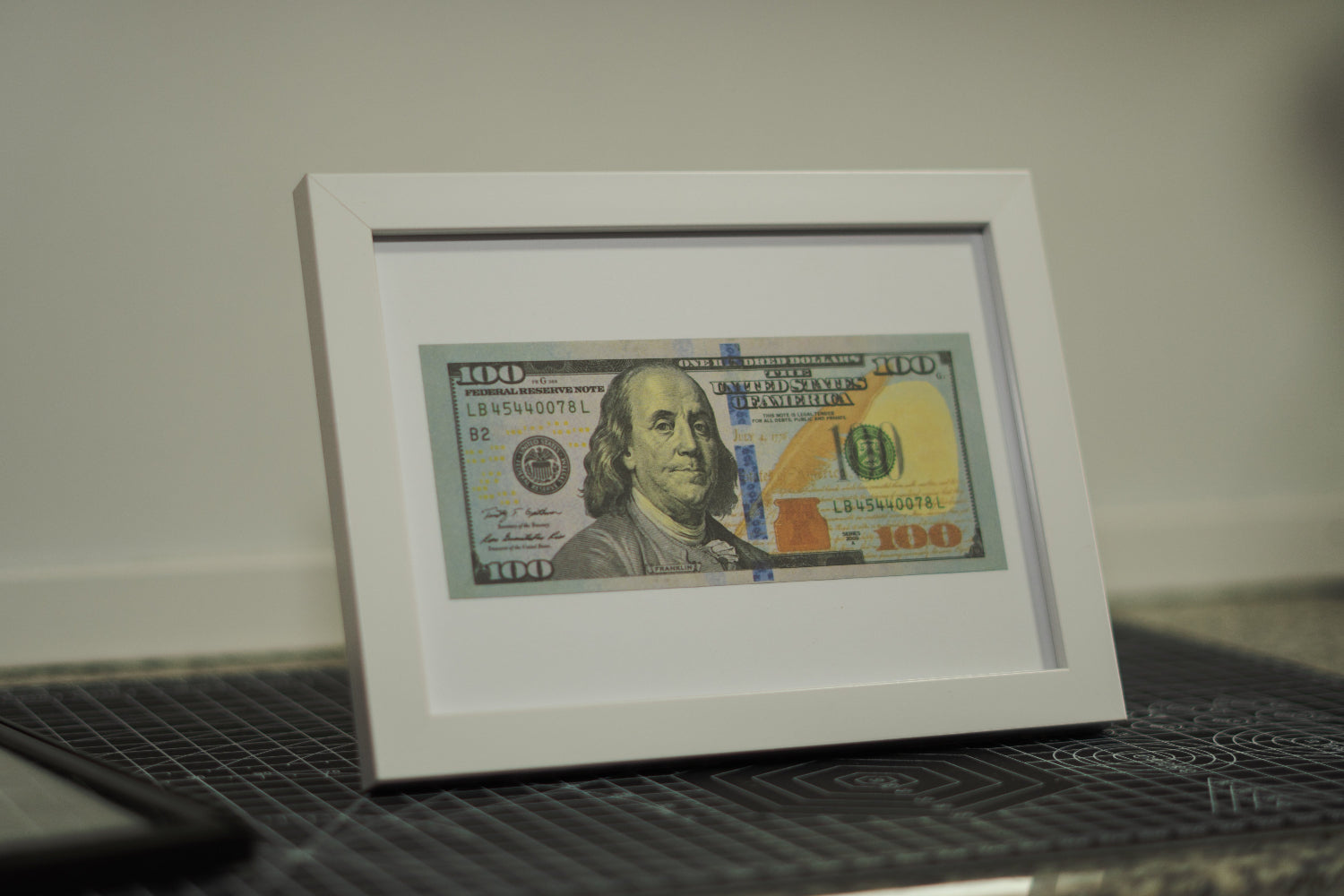 Cuadro Billete 100 USD – Símbolo de Ambición
